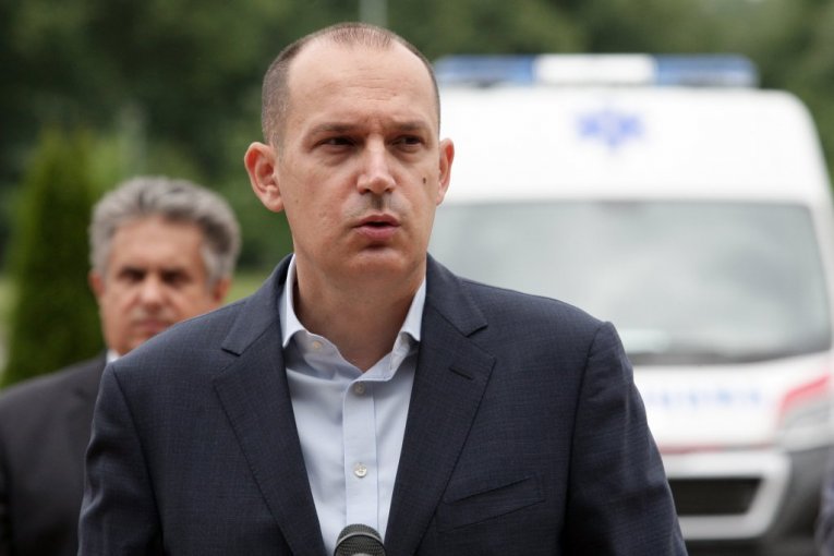 "U NAJGORE FAŠISTIČKO VREME SE TO NIJE DESILO!" Ministar Zlatibor Lončar osudio nasilje u Novom Sadu: "ZALAŽU SE DA SUTRA NEMA KO DA VAS LEČI"