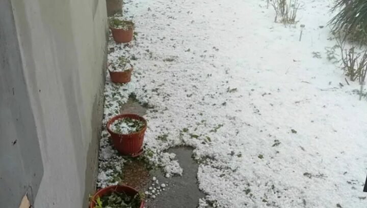 'Kupimo ga lopatama, bašta je uništena' Led napravio haos u Gradiški, stanovnici uznemireni