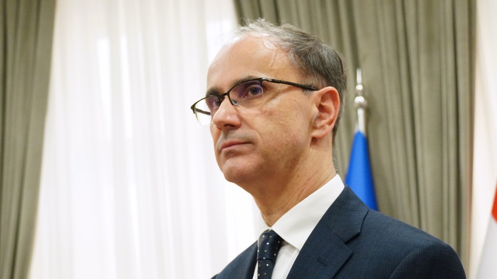 'NEPOŠTOVANJE SEĆANJA NA MRTVE' Macut osudio vandalski čin: Zahtevam da se počinilac u narednim satima pronađe, kako bi odgovarao za svoj postupak (FO