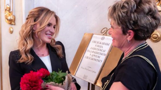 'OVAKVI SUSRETI HRANE DUŠU' Ministarku Stamenkovski iznenadila Srpkinja Danijela sa KiM, pogledajte šta joj je poklonila (FOTO)