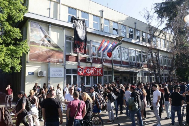 DAN "D" JE 15. MAJ! Šokantan audio snimak blokadera foteljaša! AKO SE TADA NIŠTA NE DESI, PROPADA CEO PLAN!