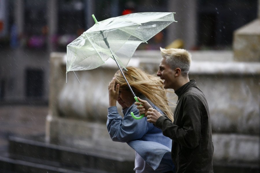 DANAS LETNJA TEMPERATURA, PA POTPUNI PREOKRET! Od sunca do snega preko noći, pripremite se!