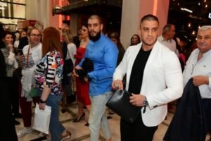 DRAGOJEVIĆ STAO NA LUDI KAMEN! Mlada u venčanici pokazala trudnički stomak! (FOTO)