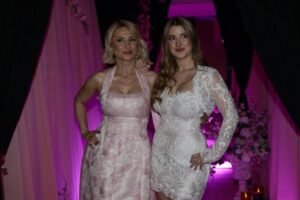 GOCA TRŽAN ZABLISTALA NA ĆERKINOM PUNOLETSTVU: Elegantnom toaletom mami uzdahe, a tek da vidite Lenu - izrasla je u pravu LEPOTICU! (GALERIJA)