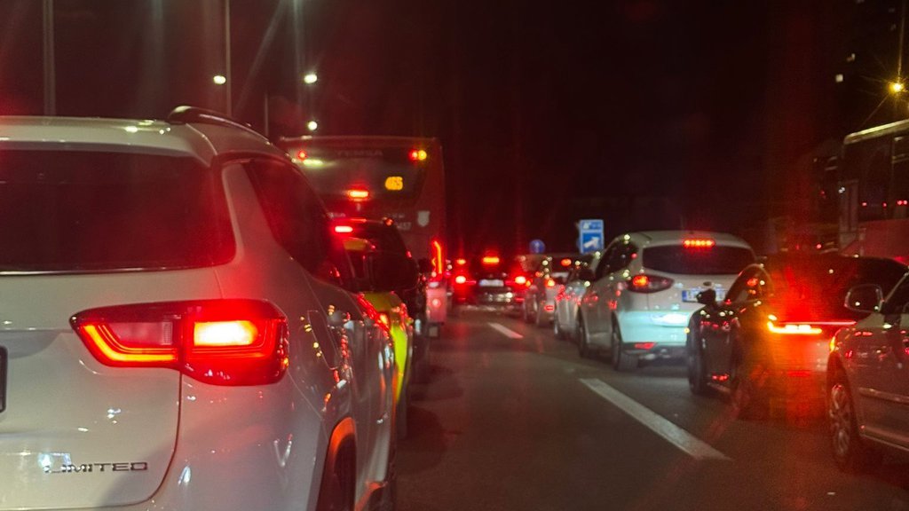 GUŽVE NA PRILAZIMA VEĆIM GRADOVIMA U SRBIJI: Evo gde su najduža zadržavanja