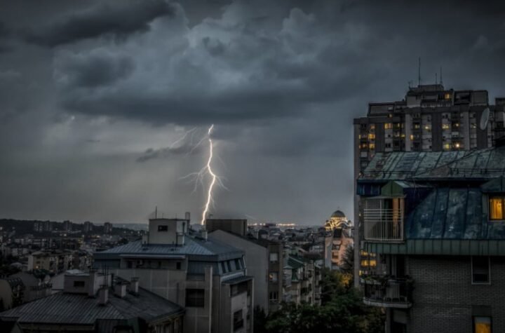 HITNO SE OGLASIO RHMZ! Upozorenja sat vremena unapred - POPALJENI METEOALARMI U CELOJ SRBIJI!