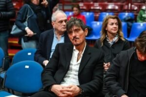 JANAKOPULOS NASTAVLJA SVOJ ŠOU! Grk zove sudijski trojac u SVOJU KUĆU!