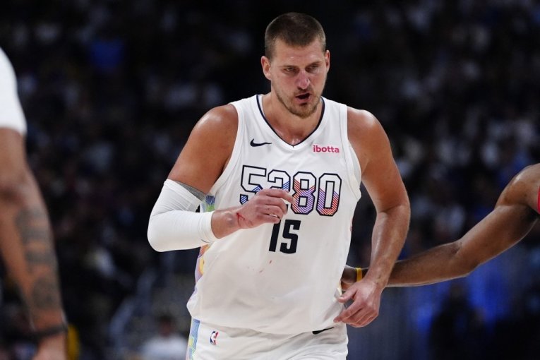 JOKIĆ BRILJIRA, ALI HARDEN JE NEZAUSTAVLJIV! Brutalni košarkaški rat Denvera i Klipersa!