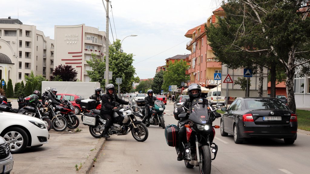 KO KRŠI ZAKON, MORA DA PLATI KAZNU! Bajkeri koji su u Zrenjaninu podržali studente foteljaše kažnjeni sa 25.000 dinara - vozili kroz pešačku zonu
