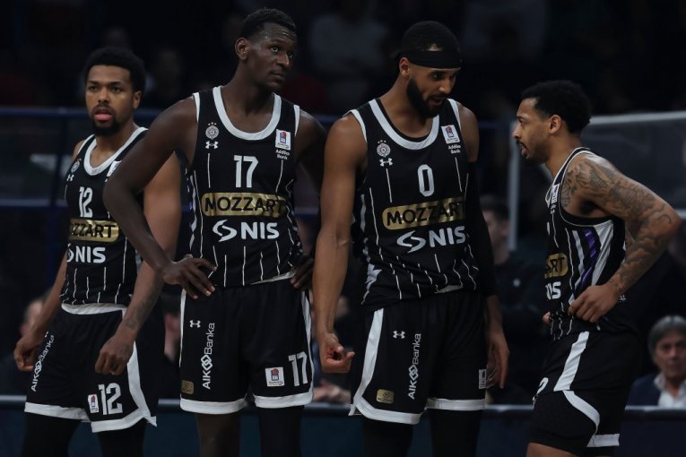 LEGENDA SRPSKE KOŠARKE GLEDA PARTIZAN U ARENI: Jedan od najvećih u prvom redu protiv Spartaka! (FOTO)