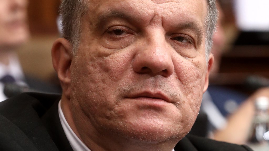 LUDILO FOTELJAŠA SE NASTAVLJA:  Dejana Vuka Stankovića optužuju da je sam od sebe prepisivao!