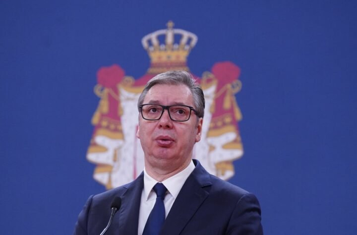 Mrzitelji se potpuno pogubili: Prepodne - Penzioneri su uz studente, uveče - Vučićevi penzioneri