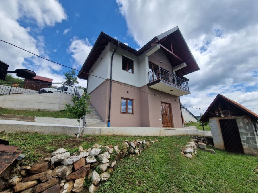 NA OVOM MESTU JE STRUJA UBILA OCA I SINA! Milovan pokušao da pomogne Željku, visoki napon im zavio kuću u crno! (FOTO)