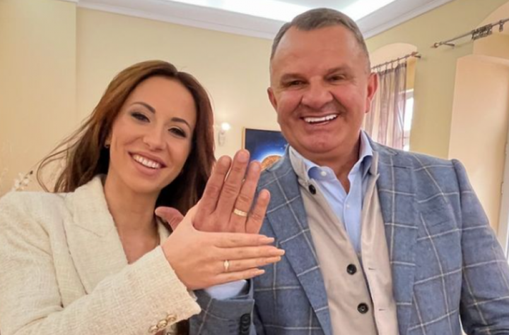 NAŠA PEVAČICA PROGOVORILA O NAJBOLNIJOJ TEMI: Na redu je OSTAVINSKA rasprava nakon SMRTI supruga, evo šta se dešava sa njegovim detetom!