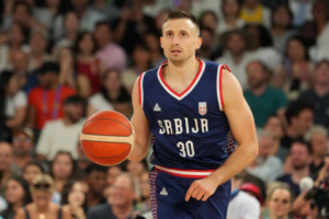 NAVIJAČKO RIVALSTVO NE RUŠI DRUGARSTVO: Miljenik grobara u društvu nekadašnjeg fudbalera Crvene zvezde (FOTO)