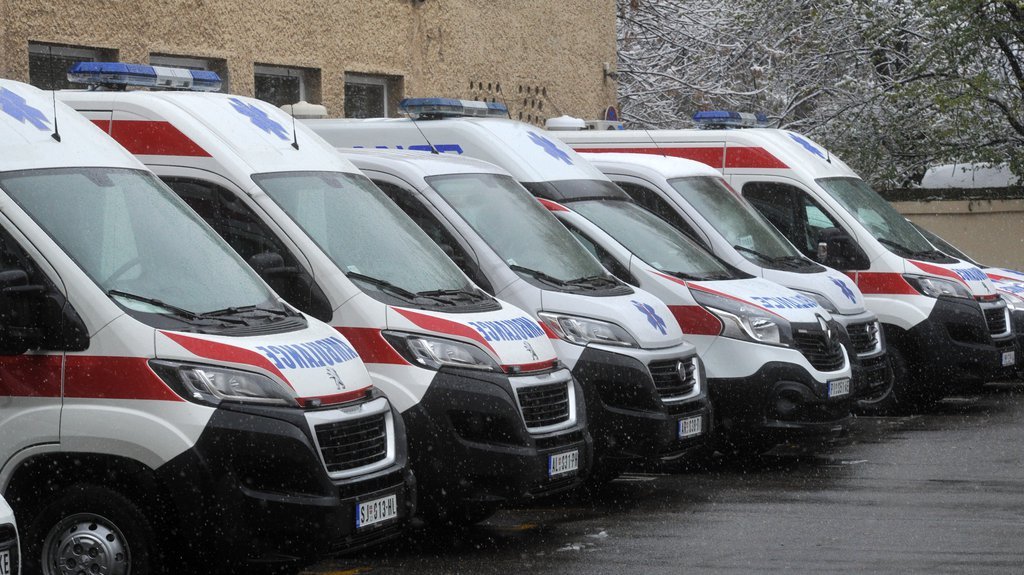 NOĆ U BEOGRADU: Četvoro ljudi povređeno u četiri saobraćajne nezgode, svi prebačeni u Urgentni