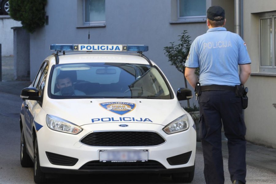 OBJAVLJENO KAKO JE MULJAO PORESKI INSPEKTOR! "Daj mi 93.000 evra i nema krivične prijave"!