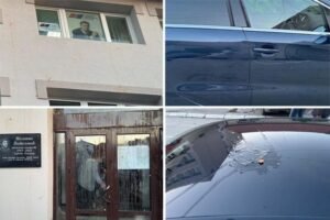 OPOZICIJA POKAZALA SVOJ PROGRAM ZA KOSJERIĆ! Oštetili automobile, gađali Dom kulture kamenicama, oštetili legat Milovana Vitezovića (FOTO)