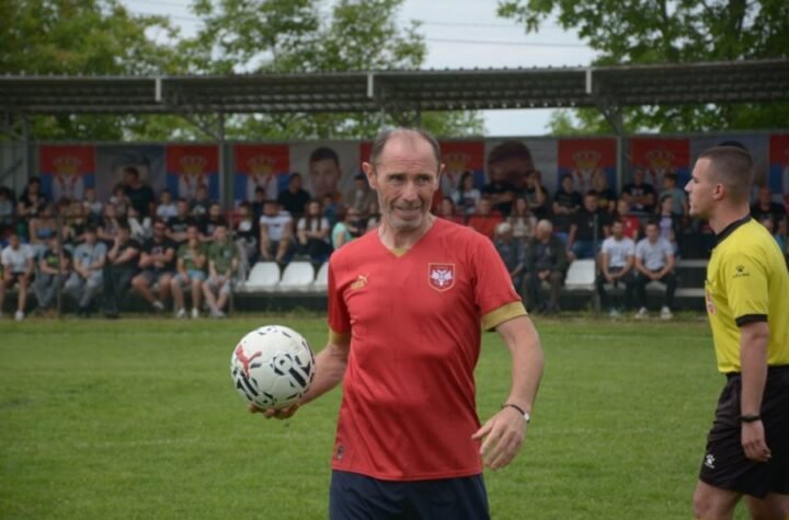 OTAC UBIJENE DEVOJČICE U RIBNIKARU ODAO POČAST ŽRTVAMA PUNIM SRCEM! Anđelko Aćimović učestvovao u fudbalskom turniru u Malom Orašju! (FOTO)