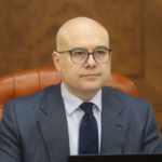 "OVAKO ŽIVE SRPSKA DECA NA KiM, TRAŽIM HITNU REAKCIJU"! Vučević ekspresno odreagovao na pribijanje srpskog maturanta u Kosovskoj Mitrovici!
