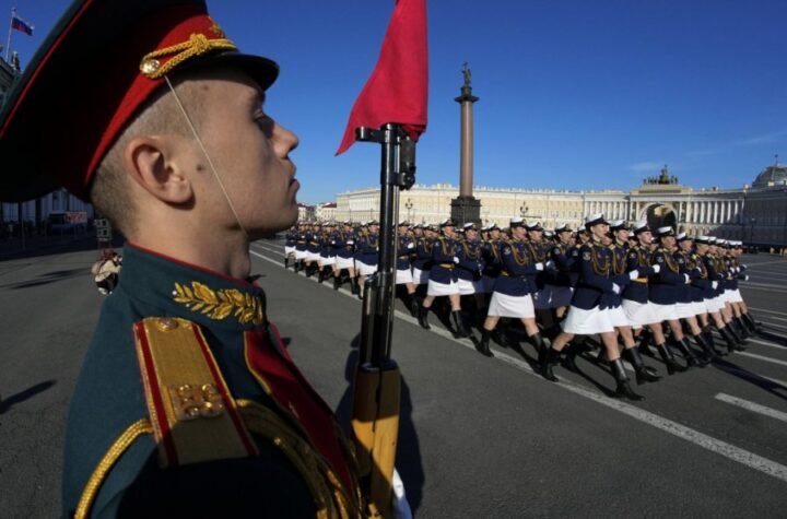 "OZBILJNI BEZBEDNOSNI RIZICI, ALI OVOGA SE NIKO NE PLAŠI!" Kako izgleda Moskva uoči Parade - SVE VRI OD POLICIJE!