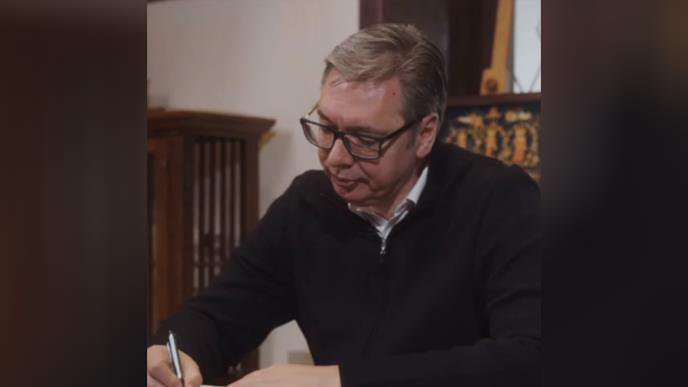 PREDSEDNIK VUČIĆ SE I ZVANIČNO PRIKLJUČIO POKRETU ZA NAROD I DRŽAVU: Pozivam i vas da učinite isto! Ovo nije samo pristupnica, ovo je obećanje i zavet