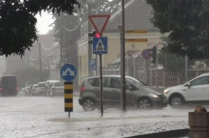 ŠEST VAŽNIH PRAVILA U SLUČAJU NEVREMENA! Prva stvar koju treba da znate u slučaju oluje - NIKAKO NE DODIRUJTE OVO!