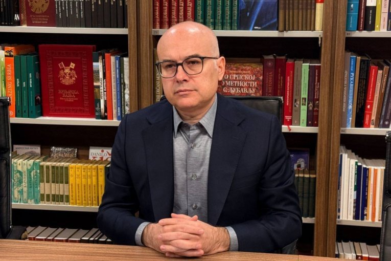 "ŠOLAKOV LJUBIMAC SANJA DA NAS POBEĐUJE" Lider SNS Vučević odgovorio Aleksiću: "Nek' ne brine za nas naprednjake, pobediće Srbija lažove i političke profitere"