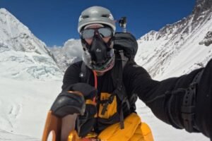 SRBIN NA KROVU SVETA! Aleksandar se popeo na Mont Everest!  PODVIG POSVETIO DECI KOJOJ JE POTREBNA POMOĆ! (FOTO)