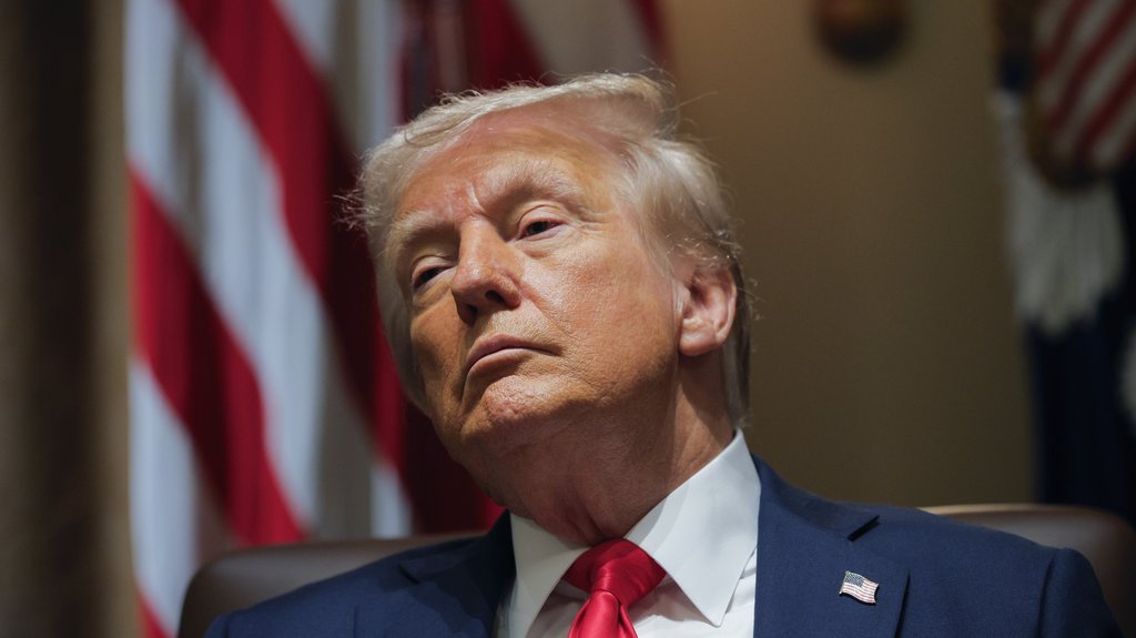 TRAMP NAŠIM KOMŠIJAMA OTEŽAO ŽIVOT: Više neće moći u Ameriku 'tek tako'! Da li je to kazna za poništavanje pobede desničarskom kandidadatu?!