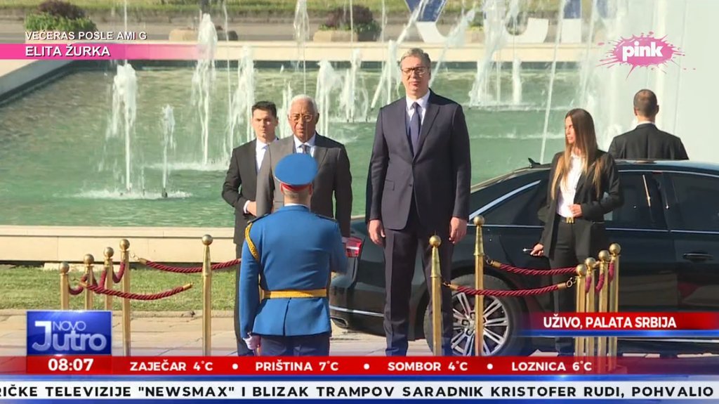 UŽIVO NA TV PINK I PINK.RS VUČIĆ SA KOŠTOM: Svečani doček ispred Palate Srbija