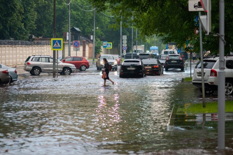 VIŠE OD 100 OSOBA POGINULO U POPLAVAMA! Broj žrtava bi mogao biti mnogo veći