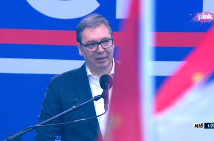VUČIĆ NAJAVIO SJAJNE VESTI ZA NIŠLIJE: Od 1. jula beslatan prevoz i udžbenici