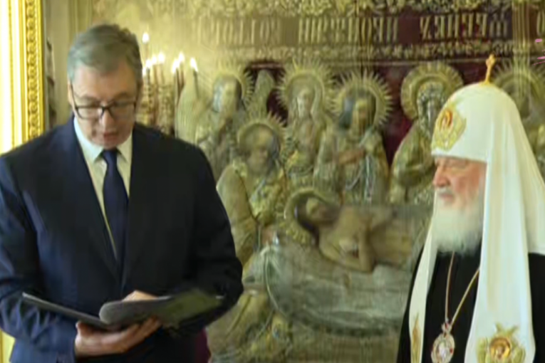 VUČIĆ SE SASTAO SA KIRILOM: Ruskom patrijarhu uručio Orden Republike Srbije!