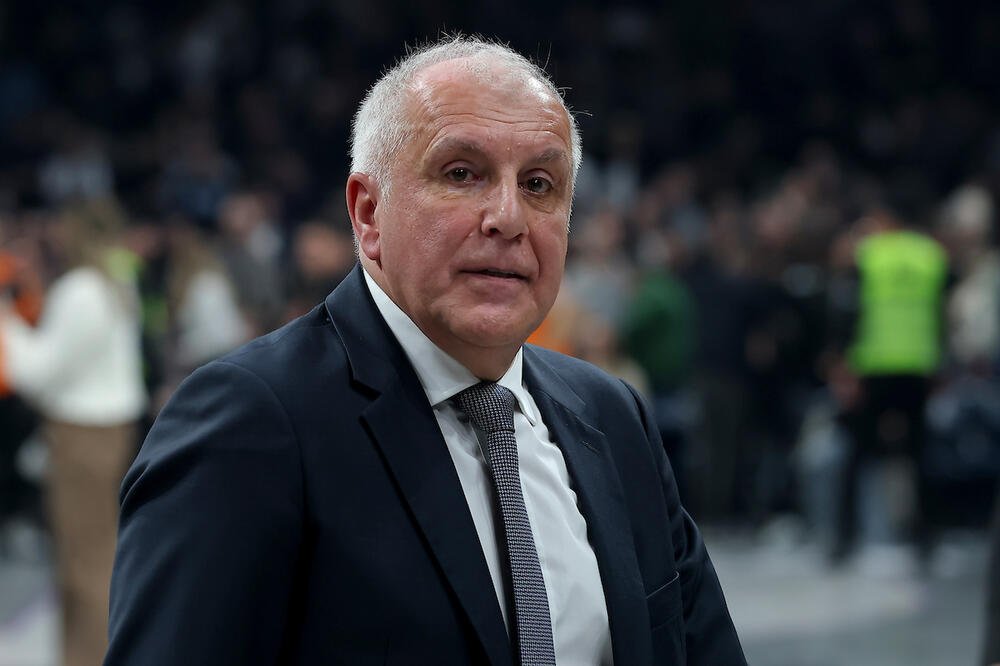 "Vanvremenski je da se jedan trener toliko trpi i podržava"