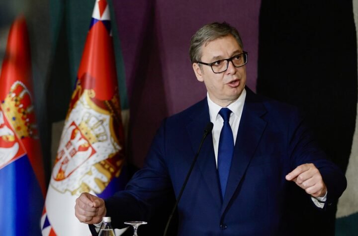 'NE POSTOJI NIŠTA SNAŽNIJE OD NAŠE LJUBAVI PREMA SRBIJI' Vučić: Učinićemo sve da je ponovo podignemo na pobedničko postolje (FOTO)