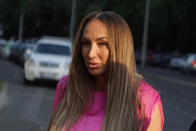 AKO DOBIJETE NJEN BROJ - OVAKO ĆE VAM SE JAVITI! Pevačica očitala bukvicu udvaračima, posle njenog odgovora im neće pasti na pamet da joj priđu!