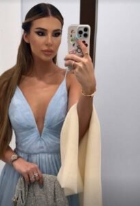 ANASTASIJA NE PRISUSTVUJE CECINOM SLAVLJU! Evo gde je uhvaćena dok porodica i prijatelji slave u vili - O OVOME SVI BRUJE! (FOTO)