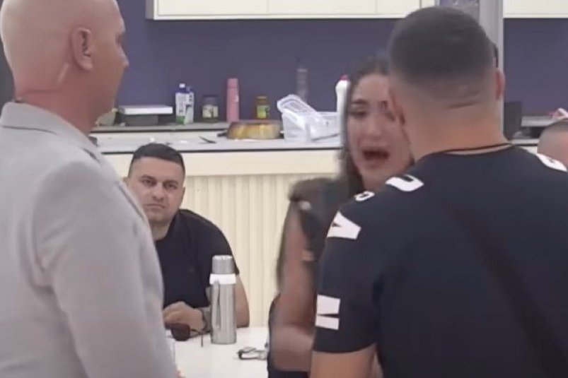 ANĐELA ĐURIČIĆ OSTAJE BEZ HONORA! Opsadno stanje u "Eliti",  strogo KAŽNJENA ZBOG ZVERSKE AGRESIJE!