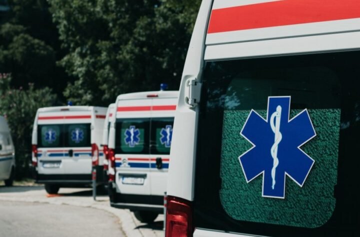 BLOKADERI DIREKTNO UGROŽAVAJU ŽIVOTE! Ministarstvo zdravlja: "Nadamo se da njihova bahatost neće odneti prve žrtve"