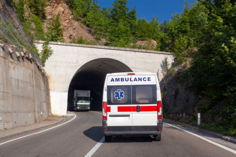 DEVOJKA POGINULA, DEČKU SE BORE ZA ŽIVOT! Užas kod hotela "Imperijal"