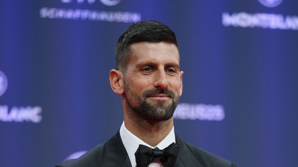 ĐOKOVIĆ ODUŠEVIO NAVIJAČE ŠIROM SVETA! Novak stigao na Vimbldon, odmah se oglasio i ostavio poruku - društvene mreže se usijale!