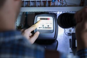 DVA DELA BEOGRADA BEZ STRUJE ČAK OSAM SATI! Najavljena isključenja u sedam gradskih opština, evo detaljnog spiska po ulicama