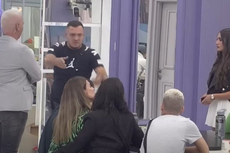 GASTOZ OČAJAN ZBOG NOVČANOG GUBITKA! Anđela nikad srećnija, VODITELJ SVE SAOPŠTIO U PROGRAMU UŽIVO!