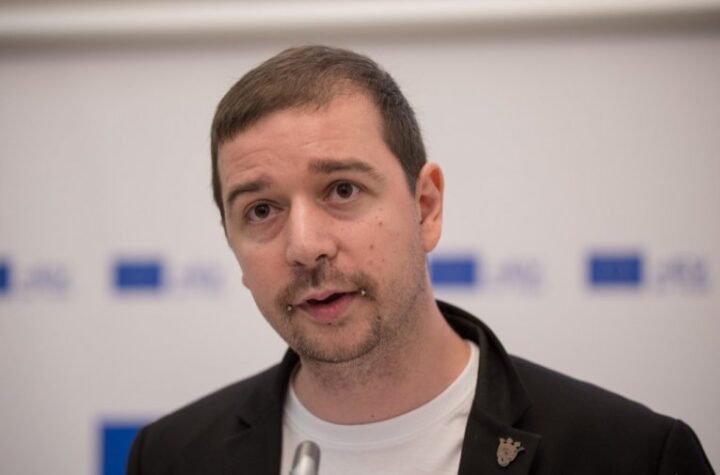I "NJIHOV" NOVINAR PRIZNAO: Opozicija glumi "istraživačke novinare" i "otkriva afere", najbolje što mogu da dobiju SU LAJKOVI!