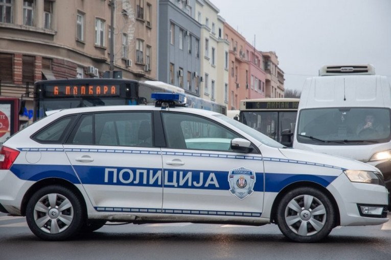 JEZIVI DETALJI OBRAČUNA U RAKOVICI! Učenik seo na motor, prišao mu tinejdžer i zabadao mu nož u leđa!