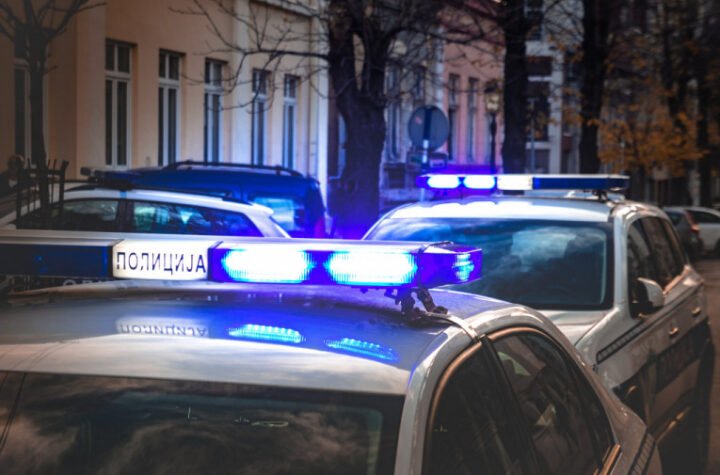 JEZIVO NASILJE U PORODICI U ZEMUN POLJU! Nasilnik zlostavljao i tukao ženu pred decom!