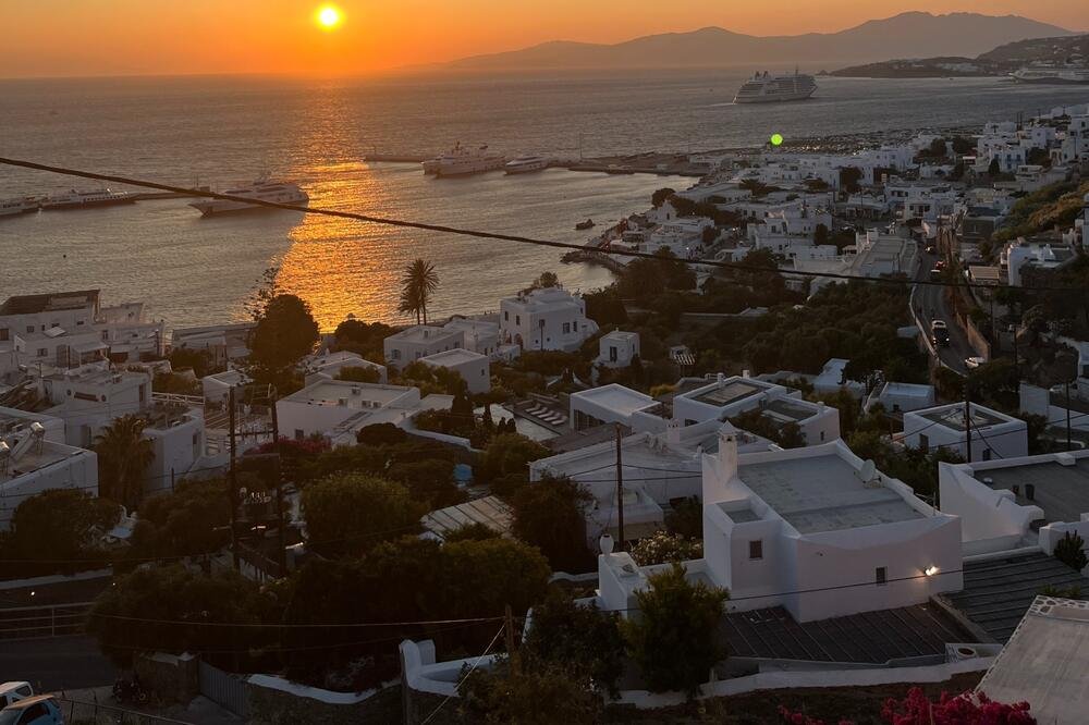 MIKONOS POSTAO DOSTUPAN ZA SRBE: Direktna avio linija, gledajte kabare u Liu, mezite u Amadesu