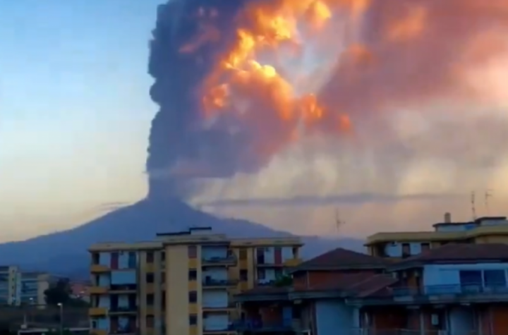 NE OTVARAJTE PROZORE! U SRBIJI DANAS NAJVEĆA KONCENTRACIJA OVIH ČESTICA! Skoro cela zemlja u crvenom ZBOG ERUPCIJE ETNE