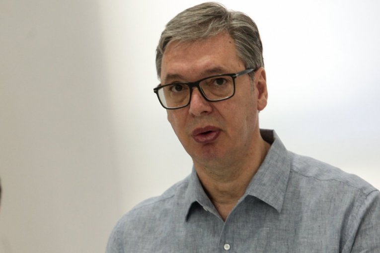 "NEMOJ SLUČAJNO DA MI OKRENETE TELEFON I KAŽETE..." Vučić o pritiscima pred vojnu paradu, spomenuo i Hrvate!